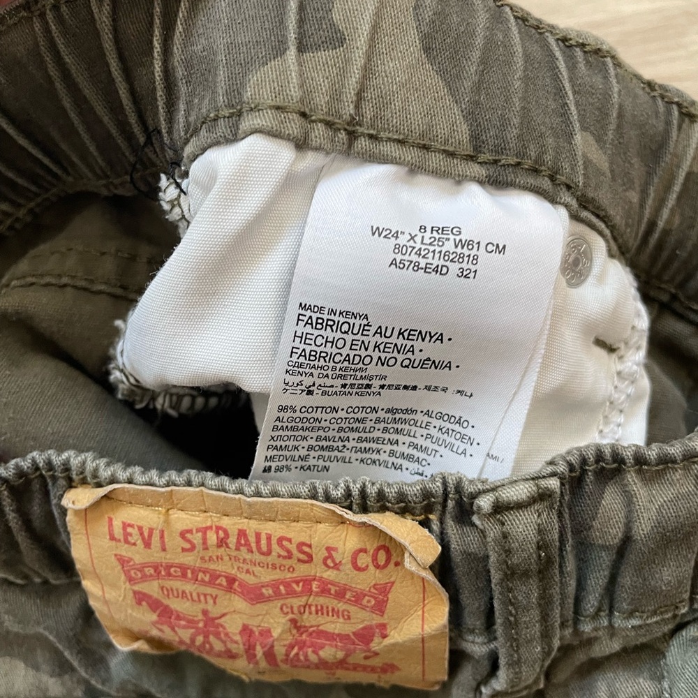 Levi's Green Camo Jogger Pants - Picture 6 of 6